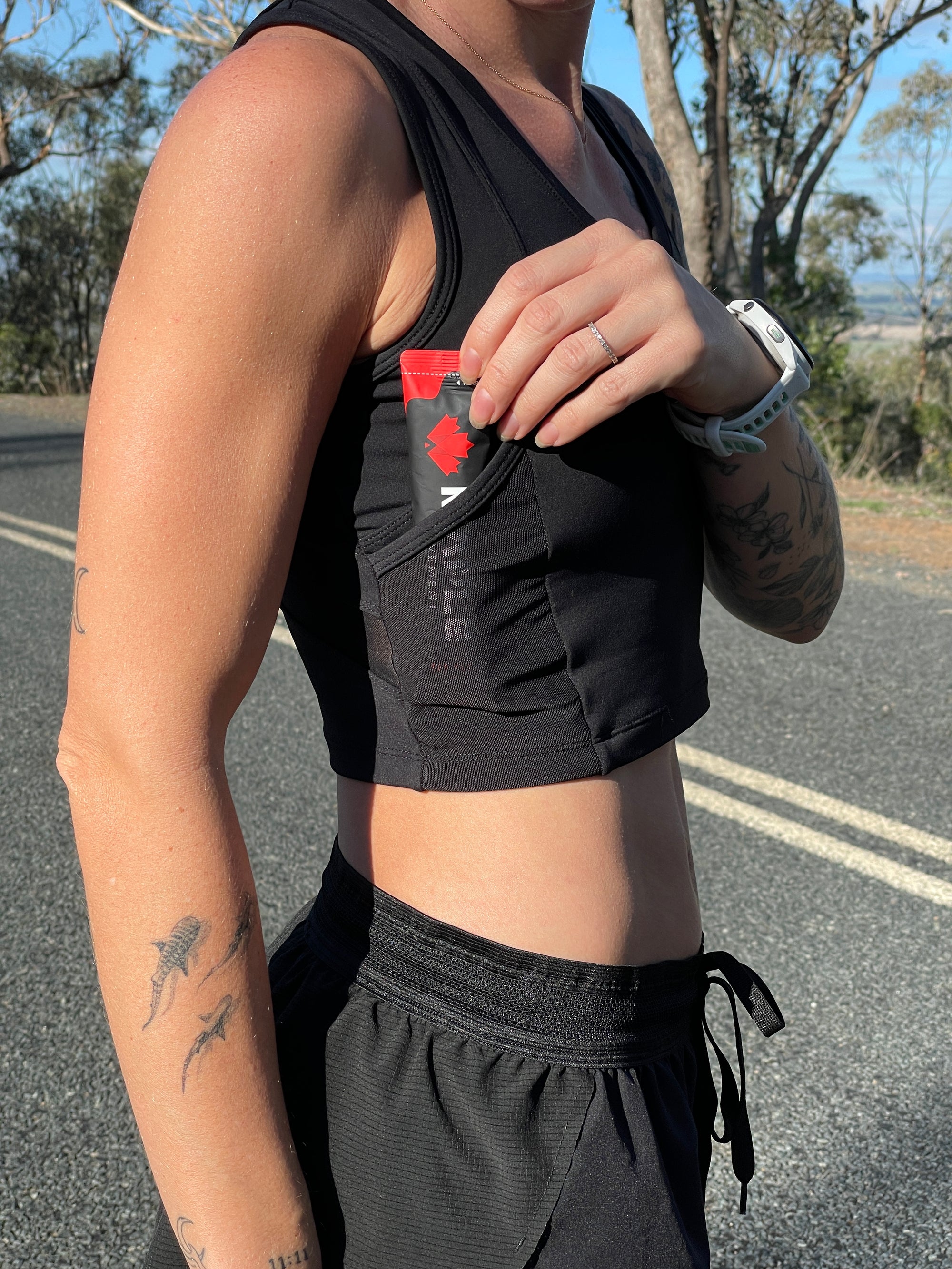 Running crop top woman’s ladies gel pockets soft hyrox storage marathon run Black